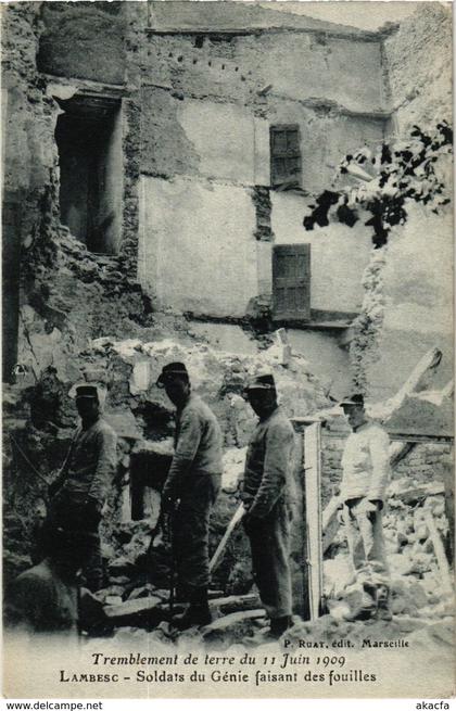 CPA Tremblement Terre - LAMBESC Soldats du Genie faisant des fouilles (214024)