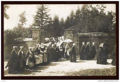 Cpa carte photo du 29 Lampaul Guimiliau Morlaix Pélérinage procession Callot ?? ME1