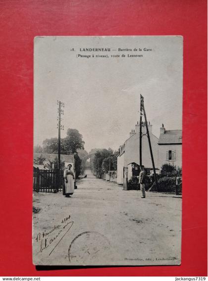 CPA - Landerneau - Barrière de la gare