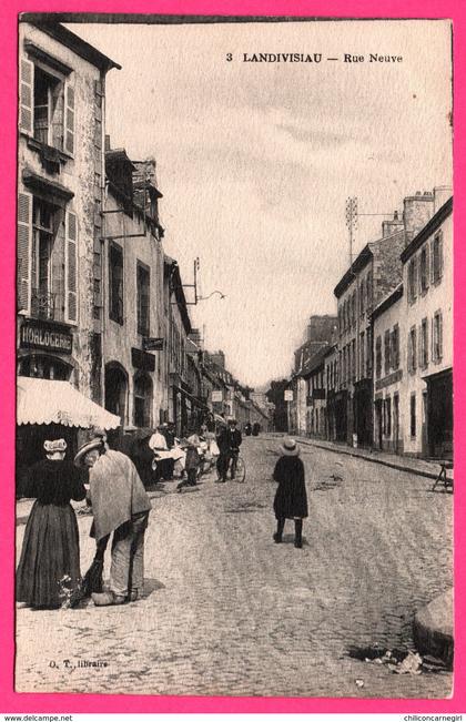 Landivisiau - Rue Neuve - Devant Horlogerie et commerces - Animée - Homme en Sabots de bois - O.T.