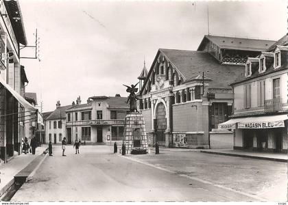 CPSM Lannemezan Monument Halle aux Grains et La Poste