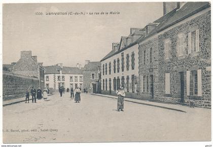 LANVOLLON - Rue de la Mairie