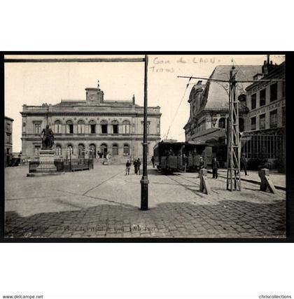 02 - LAON (Aisne) - La Gare - Trams