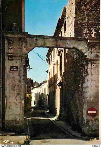 84 - Lapalud - Vieille porte et grand'rue - CPM - Voir Scans Recto-Verso