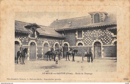 20-3416 : LE MELE SUR SARTHE. ECOLE DE DRESSAGE . CHEVAL. CHEVAUX.