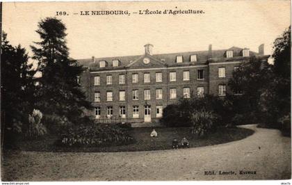 CPA Le NEUBOURG - L'École d'Agriculture (182333)