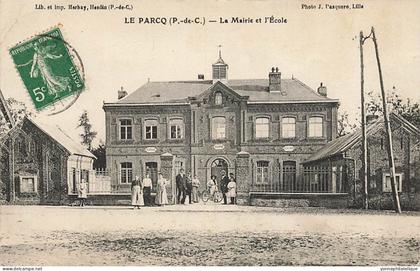 62 - PAS DE CALAIS - LE PARCQ - mairie et école - animation - défaut pliure coin gauche en haut - 10523