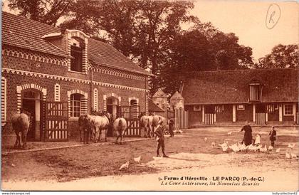 CPA -  SELECTION   -  LE PARCQ  -  Ferme d' Héroville . La Cour intérieure, les Nouvelles Ecuries