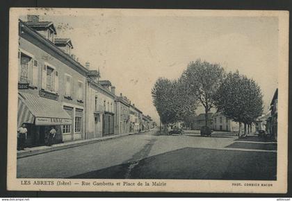 Les ABRETS Rue Gambetta et Place de la Mairie, carte ayant voyagé