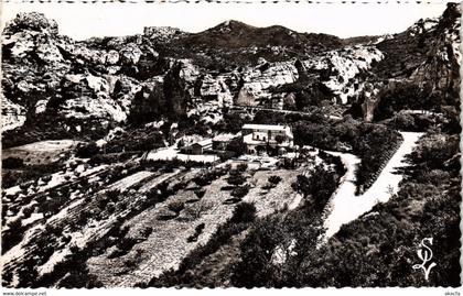 CPA LES BAUX de Provence - L'Oustau de Baumaniere et le Val (989090)