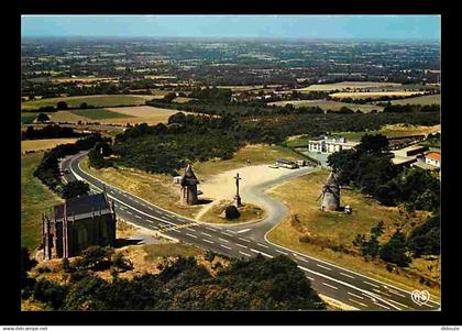 85 - Les Herbiers - Les Mont des Alouettes aux environs des Herbiers - Moulins - CPM - Voir Scans Recto-Verso