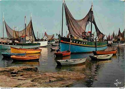 29 - Lesconil - Bateaux de peche dans le Port - Voir Scans Recto Verso