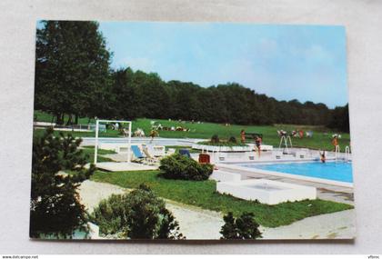 Cpm, Lesigny, country club de grande Romaine, vue partielle de la piscine et du parc, Seine et Marne 77