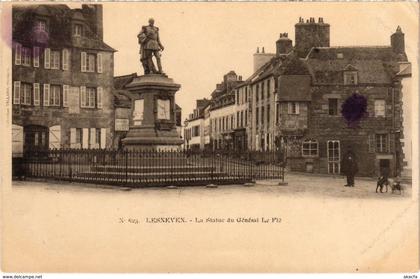 CPA Lesneven - La Statue du General Le Flo (1033220)