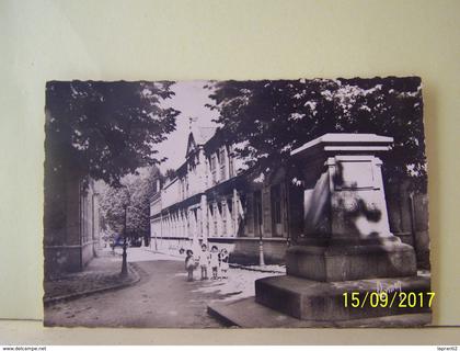 LIVRY-GARGAN (SEINE SAINT DENIS) ECOLE JACOB.