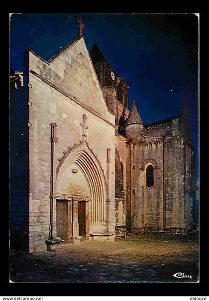 86 - Lusignan - L'Eglise romane du 12e siècle - CPM - Voir Scans Recto-Verso