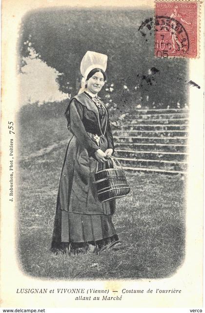 Carte POSTALE   Ancienne de LUSIGNAN  & VIVONNE - Costume de l'ouvrière