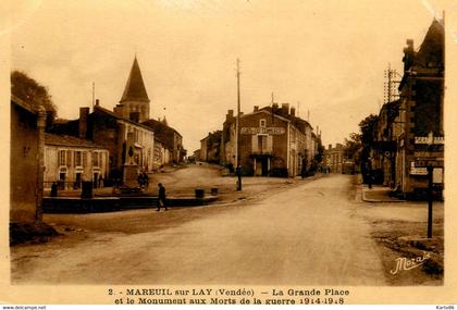 mareuil sur lay dissais * la grande place et le monument aux morts de la guerre 1914 1918 * Café du Commerce