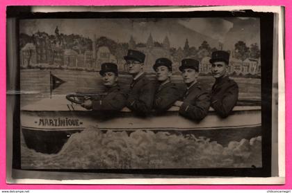 Carte Photo Montage - Martinique - Militaires dans une barque - Barque nommée " Martinique "