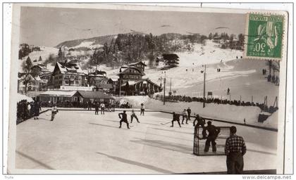 MEGEVE LA PATINOIRE UN MATCH DE HOCKEY