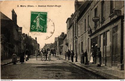 CPA MÉRU - Avenue VICtor-Hugo (259530)