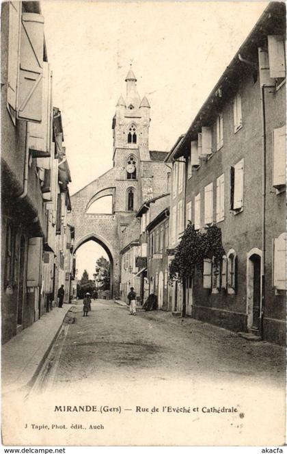 CPA MIRANDE - Rue de l'Eveche et Cathedrale (108203)