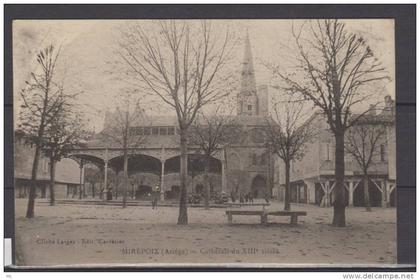 09 - Mirepoix - Halle et Cathédrale - animée