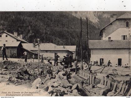 MODANE PONT DU CHEMIN DE FER ENGLOUTI ENDIGUEMENT PROVISOIRE