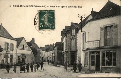 44 - MOISDON-LA-RIVIERE - place de l'église