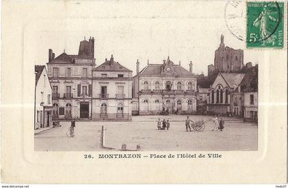 Montbazon - Place de l'Hôtel de Ville