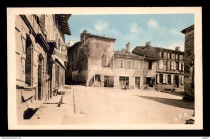 82 - MONTCLAR-DE-QUERCY - PLACE DU MARCHE DE LA VOLAILLE