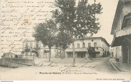 / CPA FRANCE 82 "Montclar de Quercy, place de l'hôtel de ville"