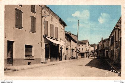 N°19289 Z -cpsm Montclar de Quercy -avenue de Montauban-