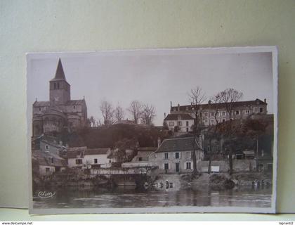 MONTMORILLON (VIENNE) LA SANTE. L'EGLISE NOTRE-DAME ET L'HOPITAL.