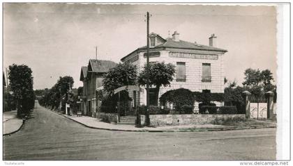 CPSM 95  MONTSOULT CAFE TABAC DE LA GARE 1952