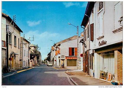 84 , MORIERES LES AVIGNONS , Rue de la republique , * M 653