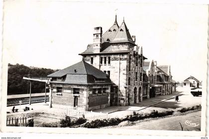 CPA NÉRIS-les-BAINS - La Gare (267241)