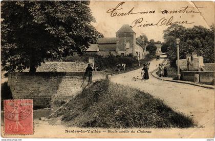 CPA NESLES-la-VALLÉE - Route vieille du Chateau (290586)