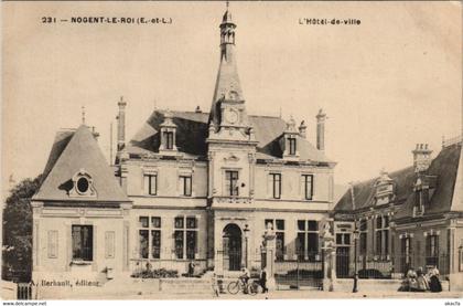 CPA NOGENT-le-ROI L'Hotel - de - Ville (131697)