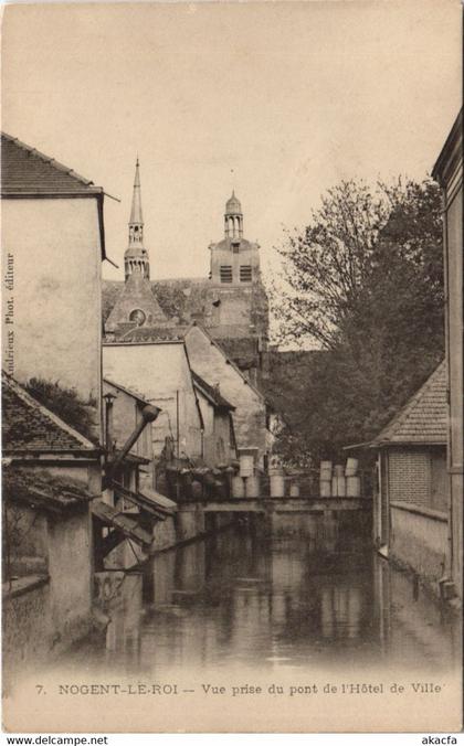 CPA NOGENT-le-ROI - Vue prise du pont de l'Hotel de Ville (131679)