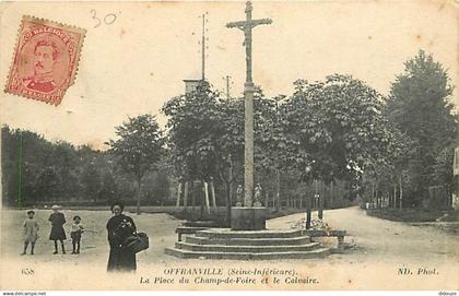 76 - Offranville - La Place du Champ-de-Foire et le Calvaire - Animée - CPA - Voir Scans Recto-Verso