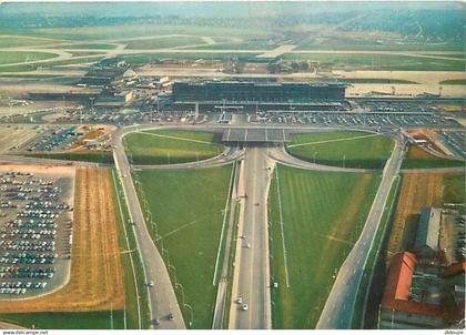 94 - Orly - Aéroport de Paris Orly - Vue Générale aérienne de l'aérogare - CPM - Etat léger pli visible - Voir Scans Rec