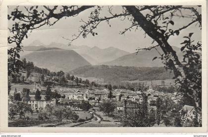 09 - OUST - Panorama d' Oust et à gauche le Montoullus