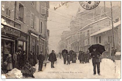 OYONNAX GRANDE RUE EN HIVER TRES ANIMEE COMMERCES