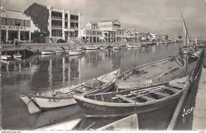 CPSM Palavas les Flots Les Quais les Hôtels