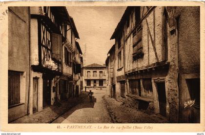 CPA PARTHENAY - La Rue du 14Juillet (89584)