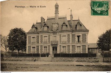 CPA Pierrelaye Mairie et Ecole (1340098)