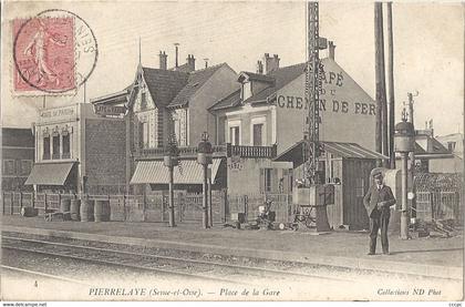 CPA Pierrelaye Place de la Gare