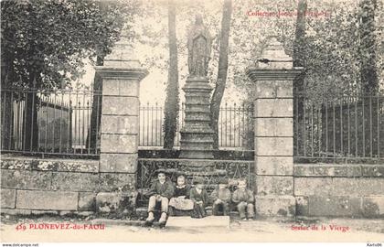 plonevez du faou * un coin du village et la statue de la vierge * enfants villageois