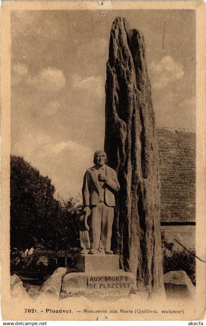 CPA PLOZEVET - Monument aux Morts (Quillivic sculpteur) (206852)